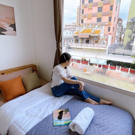 Lively And Cozy Canal House ,Entire House Бангкок Экстерьер фото