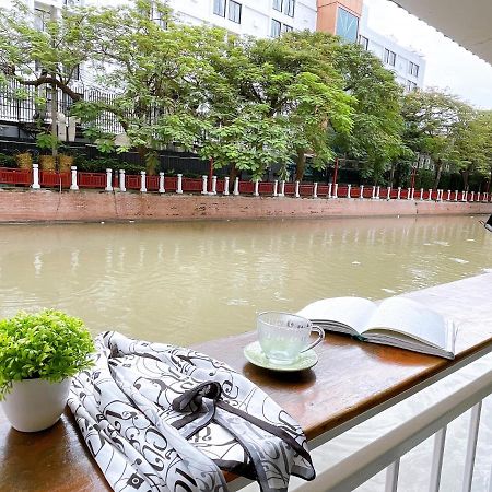 Lively And Cozy Canal House ,Entire House Бангкок Экстерьер фото