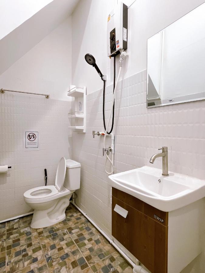 Lively And Cozy Canal House ,Entire House Бангкок Экстерьер фото